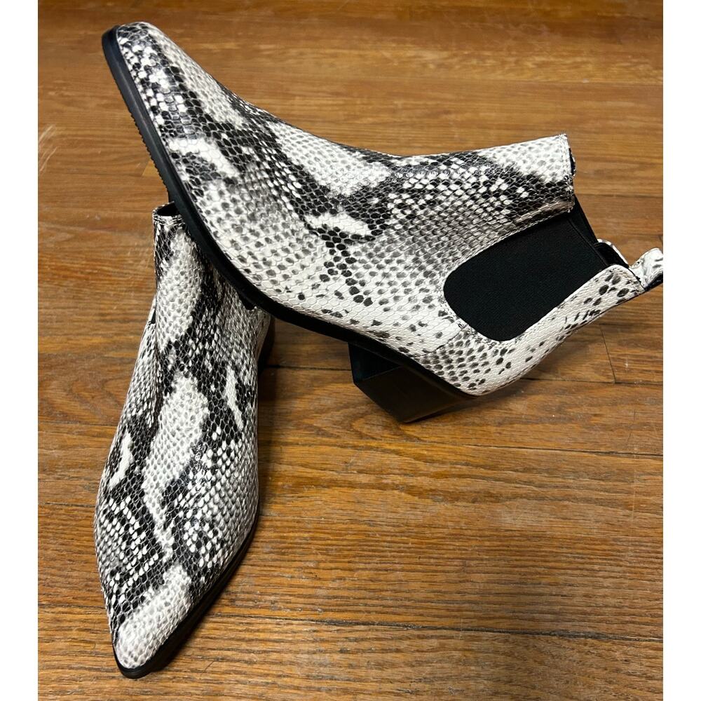 Blondo Emelia Waterproof Snake Print Chelsea Boots Women’s 8M Ankle Bootie NEW
